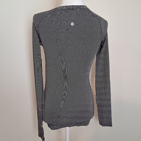 Lululemon Swiftly Tech Long Sleeve CrewWhite / White / Black (Striped) Size 4 - Picture 9 of 11